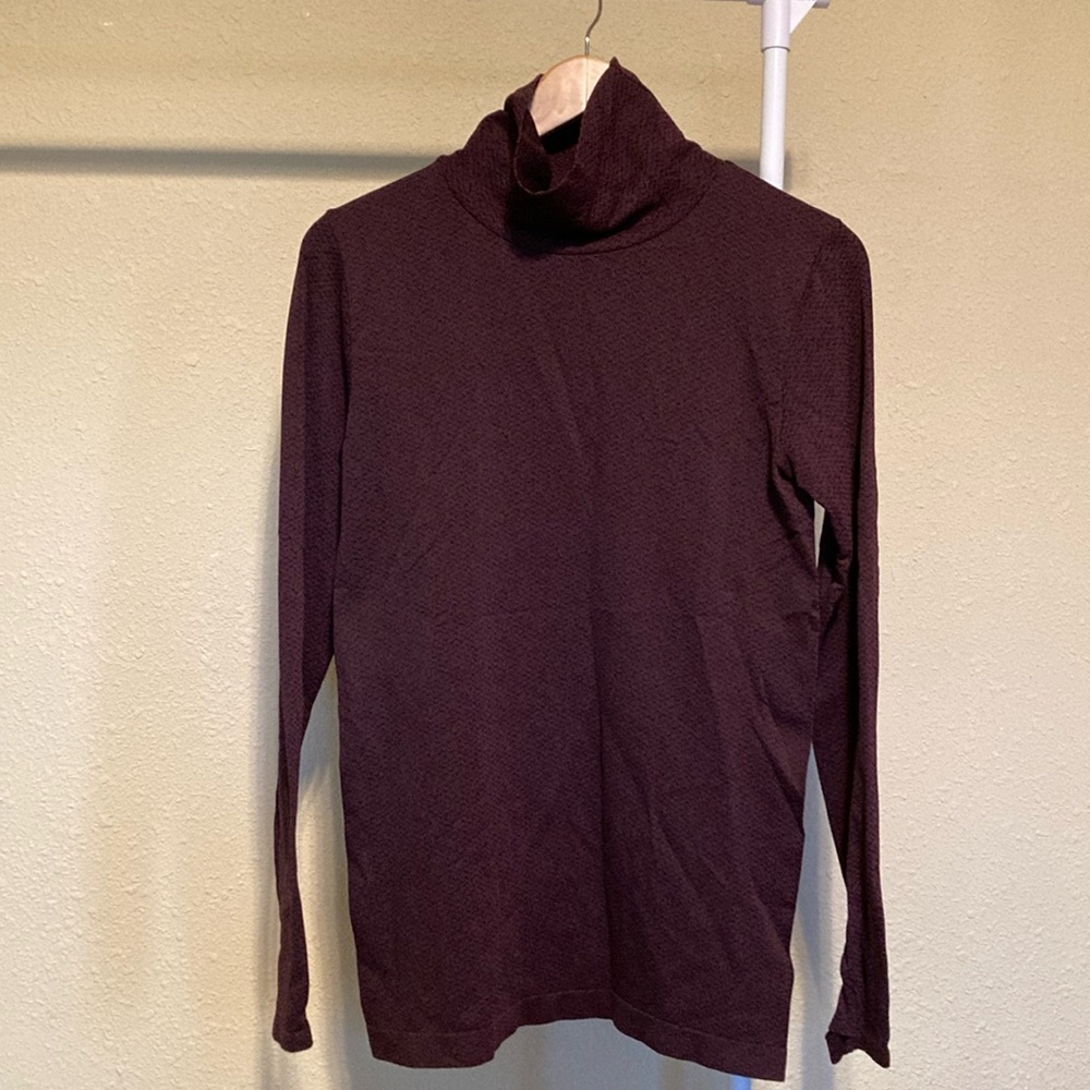 Athleta Flurry Peak Turtleneck Athletic Top